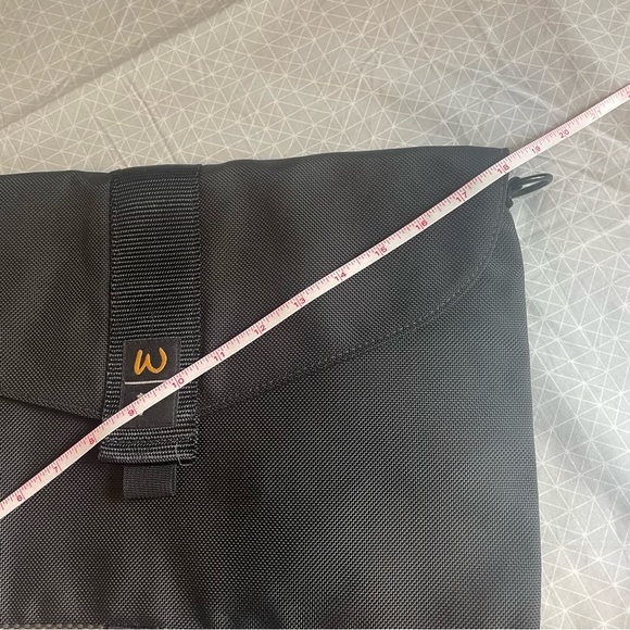 Waterfield San Francisco Padded Laptop Messenger Bag - Picture 8 of 9